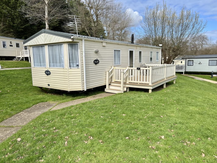 'Piper Blue' is a modern 3 bedroom caravan in Shanklin, Isle of Wight, sleeping 6-8 people. It has a double bedroom, 2 twin rooms and a sofa bed, one bathroom with toilet and shower and a separate toilet. The kitchen is fully equipped for your stay.